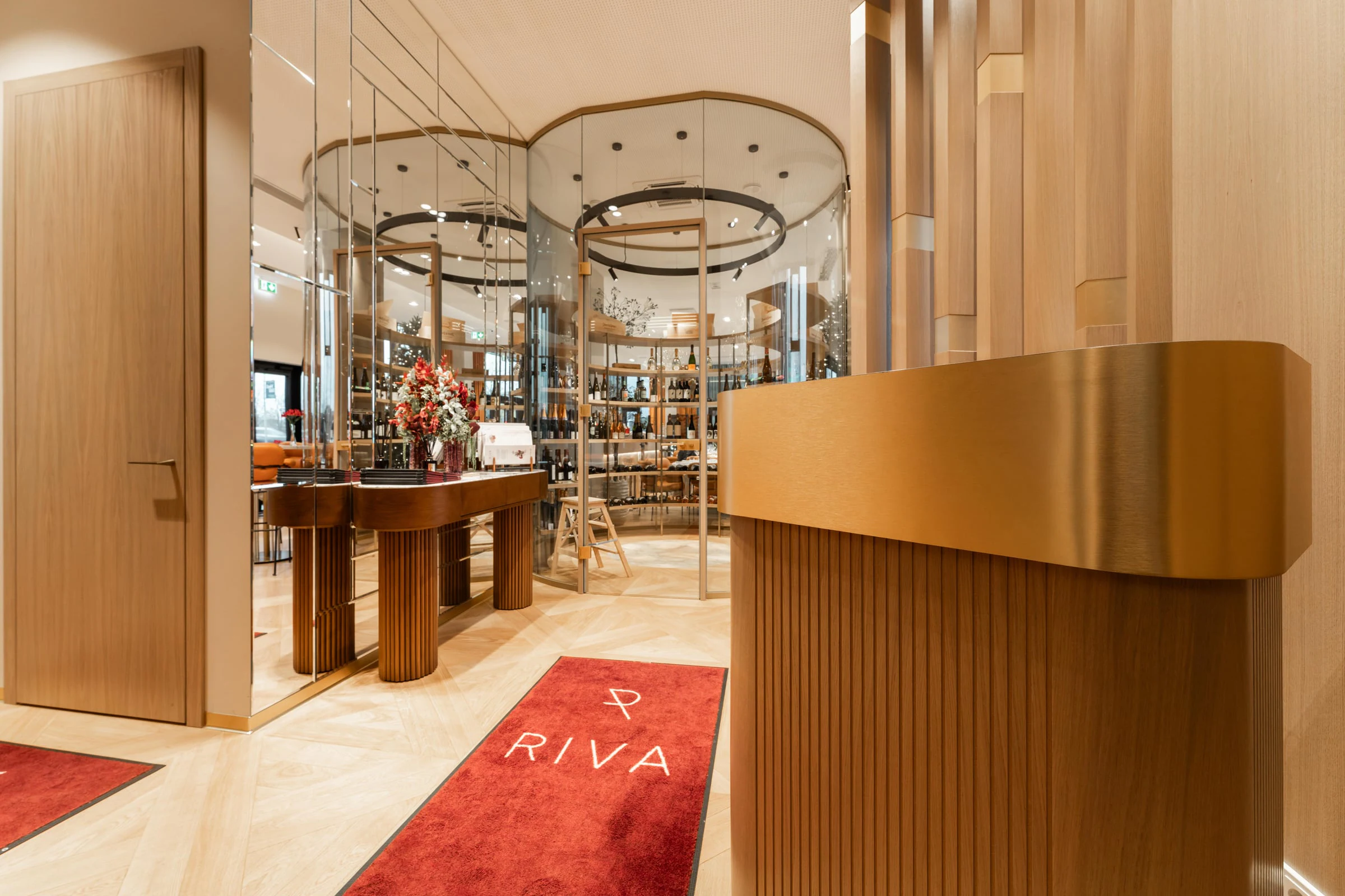 RIVA restaurant, Avaliku ruumi eritellimusmööbel — projekti pilt 4
